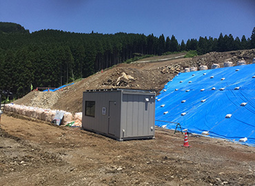 photo 3 of the construction site and our solar power house installed there