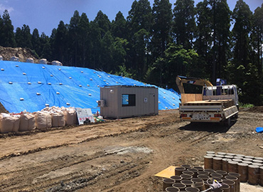 photo 4 of the construction site and our solar power house installed there