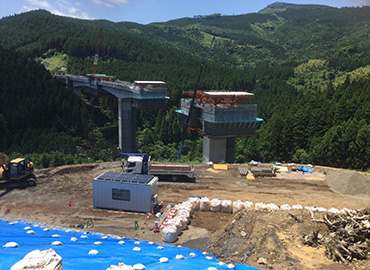 photo 5 of the construction site and our solar power house installed there