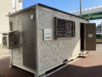 picture of an elevated installed solar power house