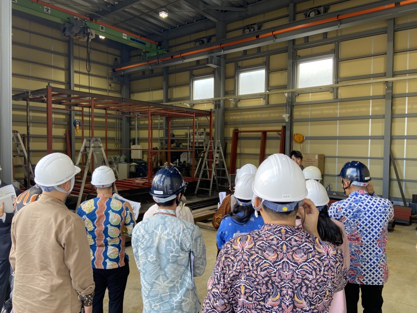photo of the visitors listening to the explanation given by the guide